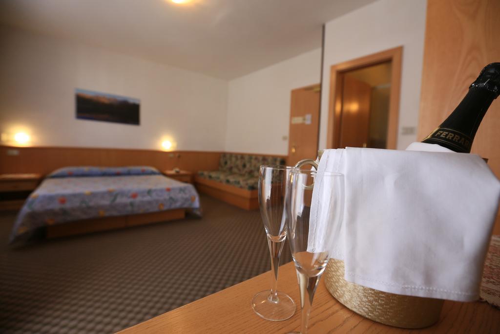 Hotel Miramonti Vigo di Fassa Exteriör bild